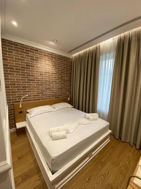 Crown Boutique Hotel Durrës 4*,