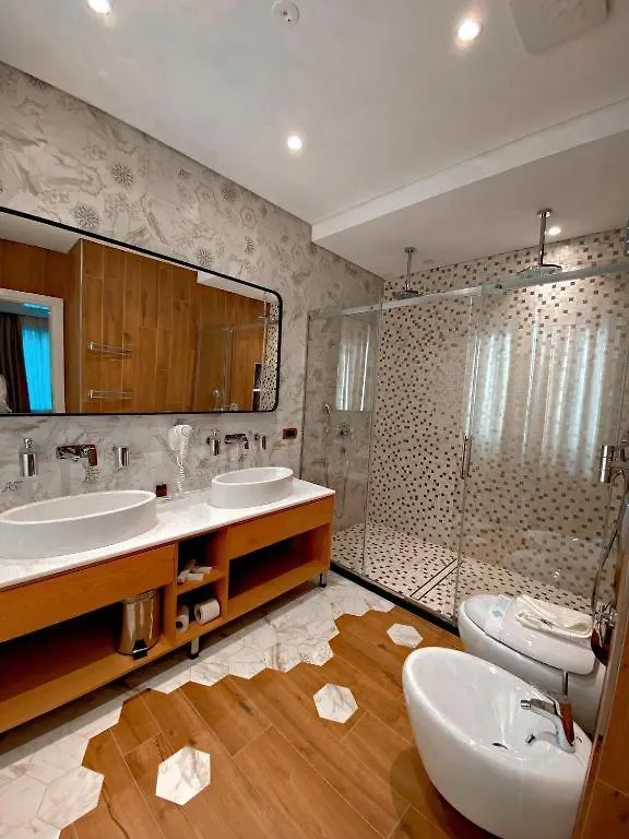 Crown Boutique Hotel Durrës