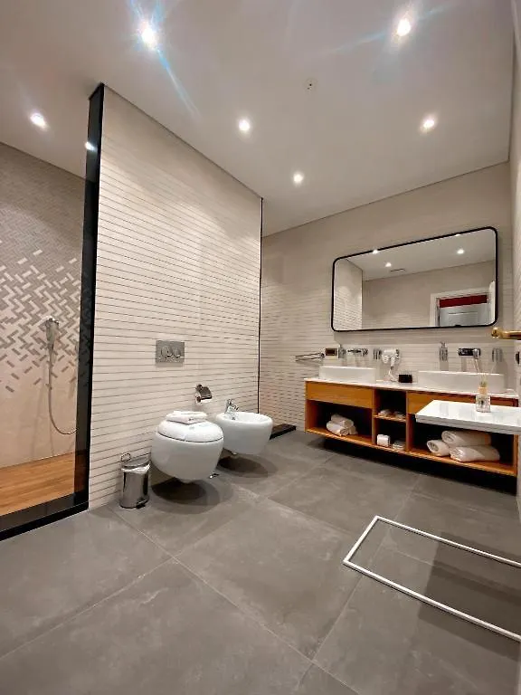 Crown Boutique Hotel Durrës 4*,